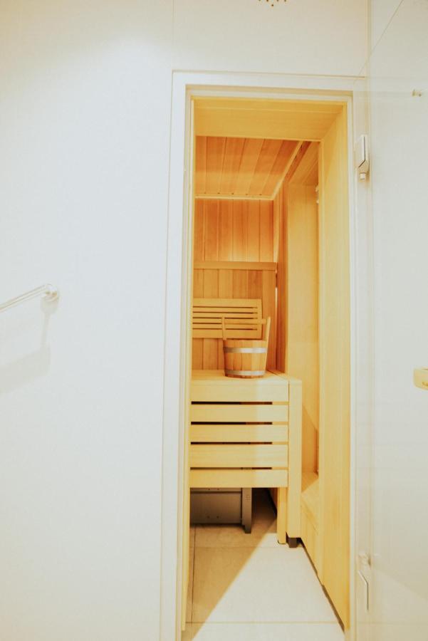 Aparthotel - *