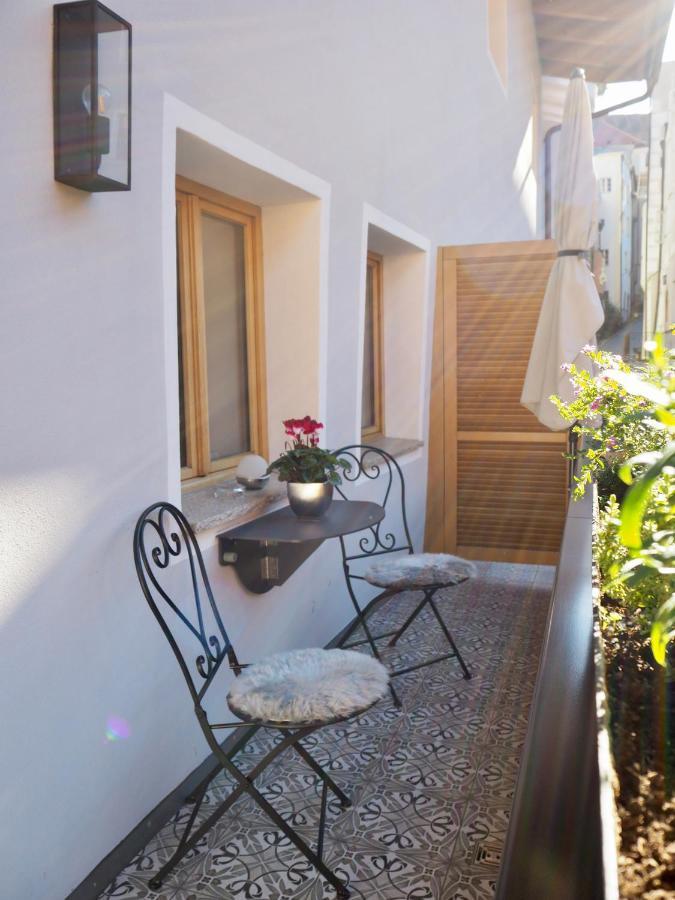 - Aparthotel