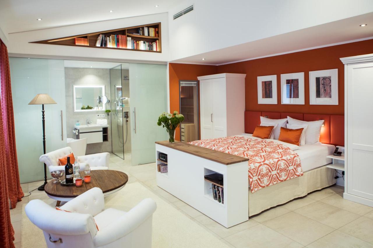 - Aparthotel *